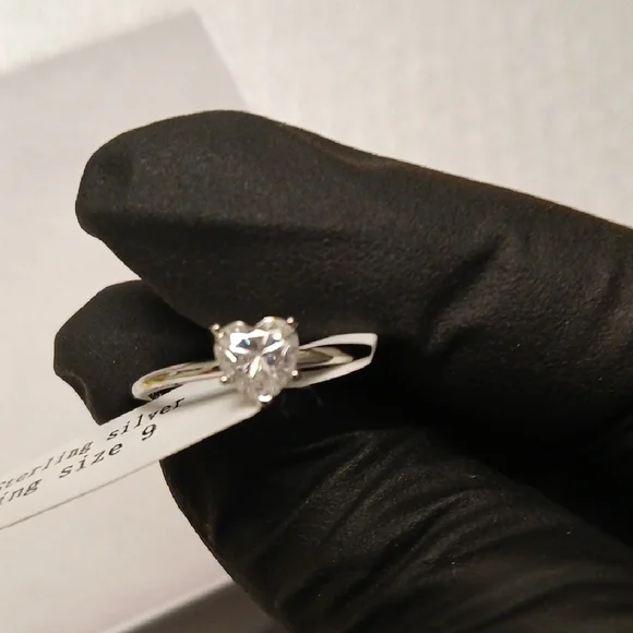 Sterling Silver 925 0.8ct Moissanite Heart Size 9 Ring - Picture 4 of 4